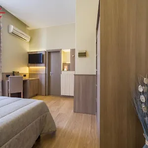 Est 3*, Piombino Italië